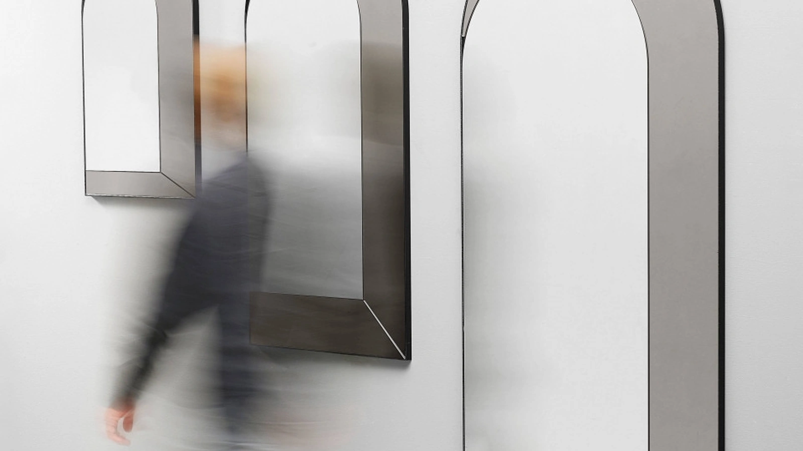 Specchio con effetto prospettico Peek di Midj