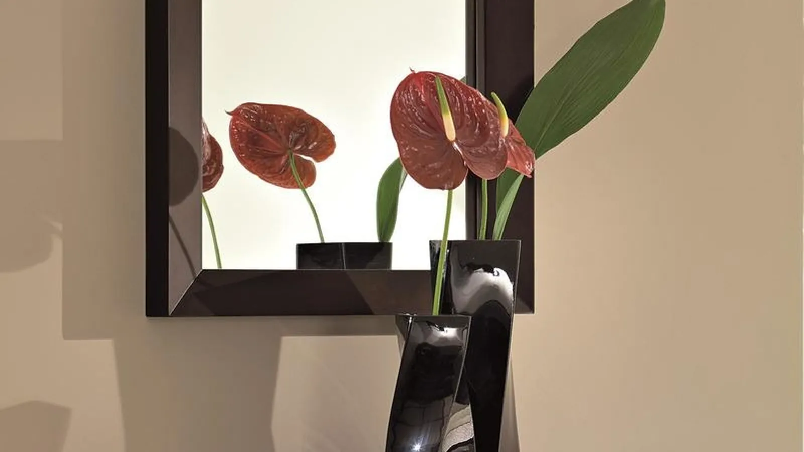 Specchio quadrato con cornice in legno di Stones