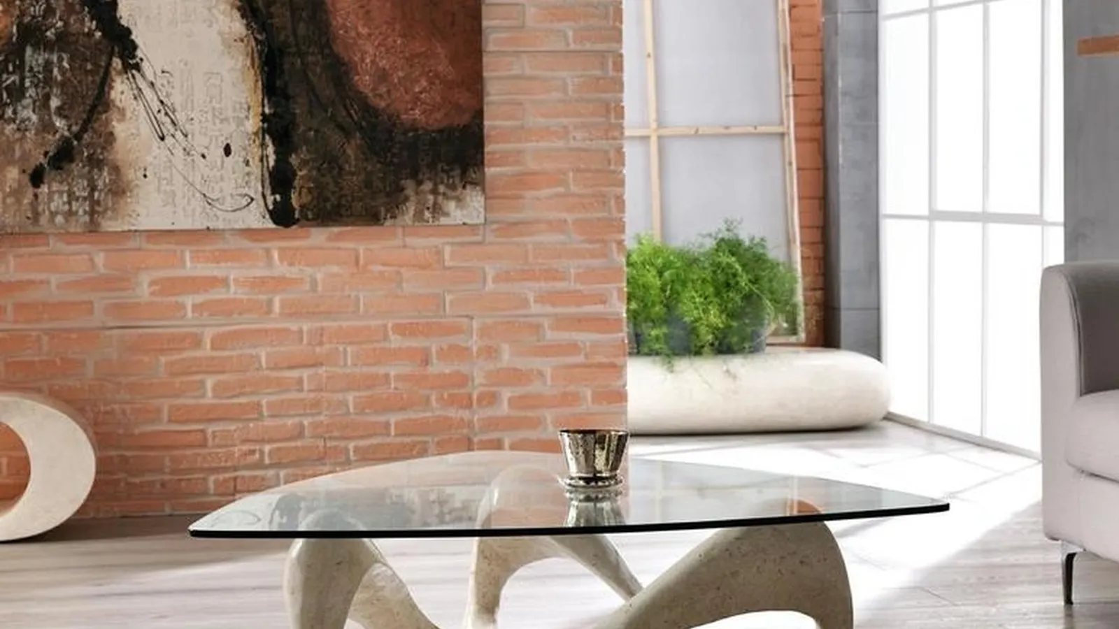 Tavolino Tetris con top in vetro e base in pietra fossile di Stones