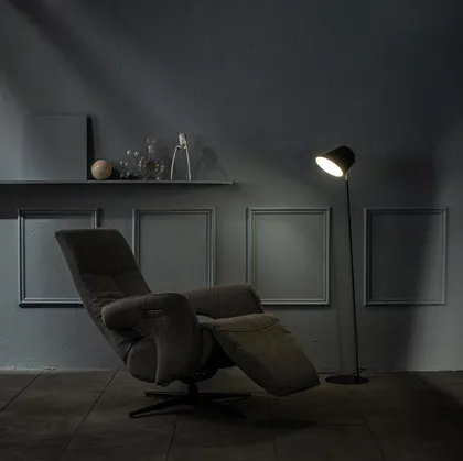 Lampada da terra Electra in metallo verniciato di Stones