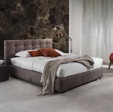 Letto in tessuto con testiera trapuntata Como di GR Salotti