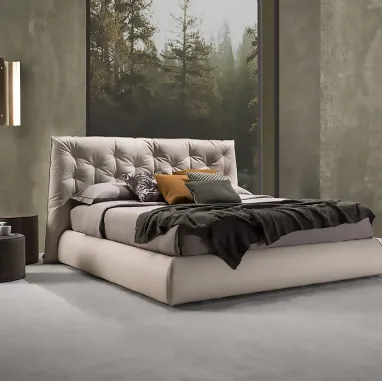 Letto in tessuto imbottito con testiera trapuntata Ferrara di GR Salotti