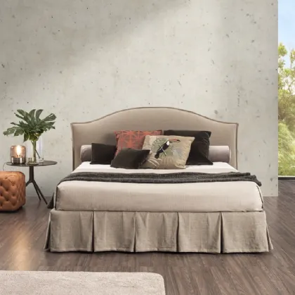 Letto in tessuto con testiera Giunone di GR Salotti