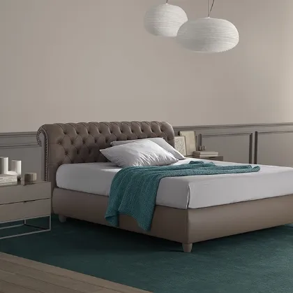 Letto classico Chester in pelle con testiera trapuntata di GR Salotti