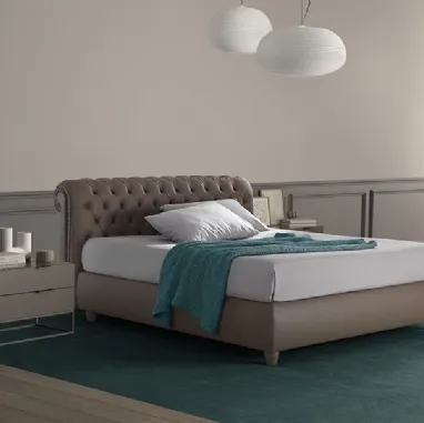 Letto classico Chester in pelle con testiera trapuntata di GR Salotti