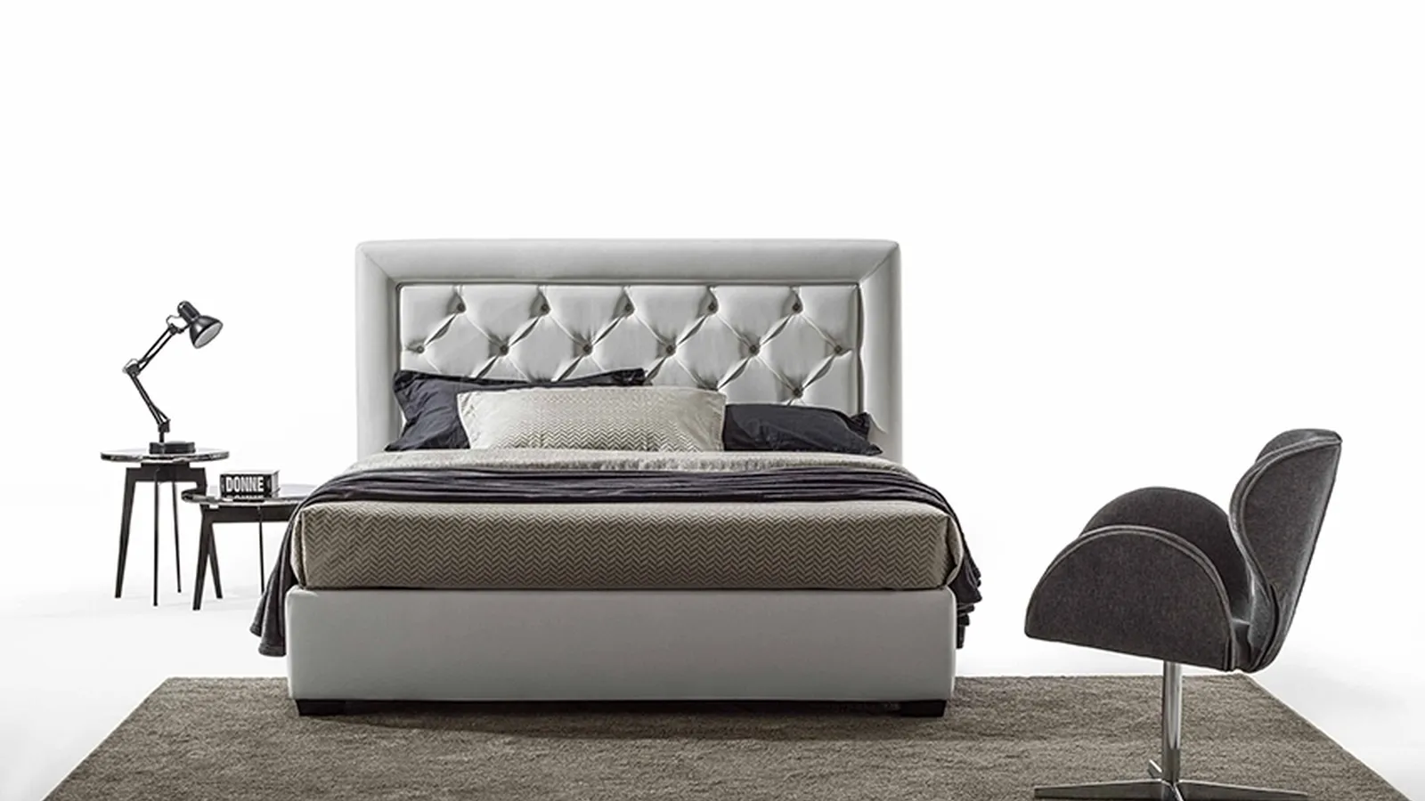 Letto in pelle con testiera trapuntata Mito di GR Salotti
