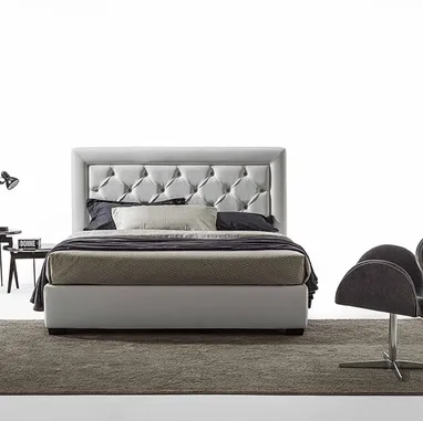 Letto in pelle con testiera trapuntata Mito di GR Salotti