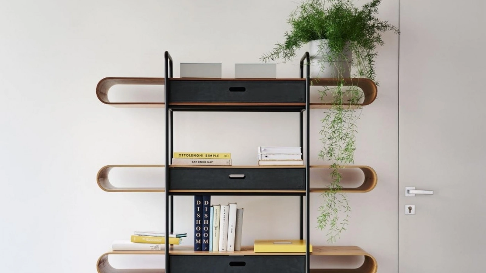 Libreria Apelle in metallo con ripiani in legno e cassetti in cuoio di Midj