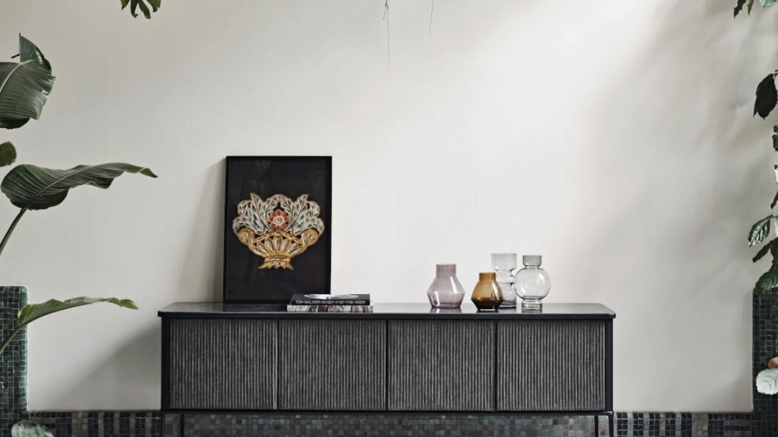 Madia Lea H73 in legno con ante rivestite in tessuto di Midj