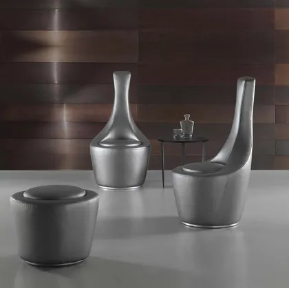 Poltroncina di design Joker rivestita in pelle di GR Salotti