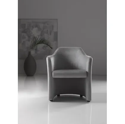 Poltroncina rivestita completamente in tessuto Nadia di GR Salotti
