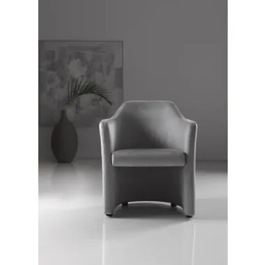 Poltroncina rivestita completamente in tessuto Nadia di GR Salotti