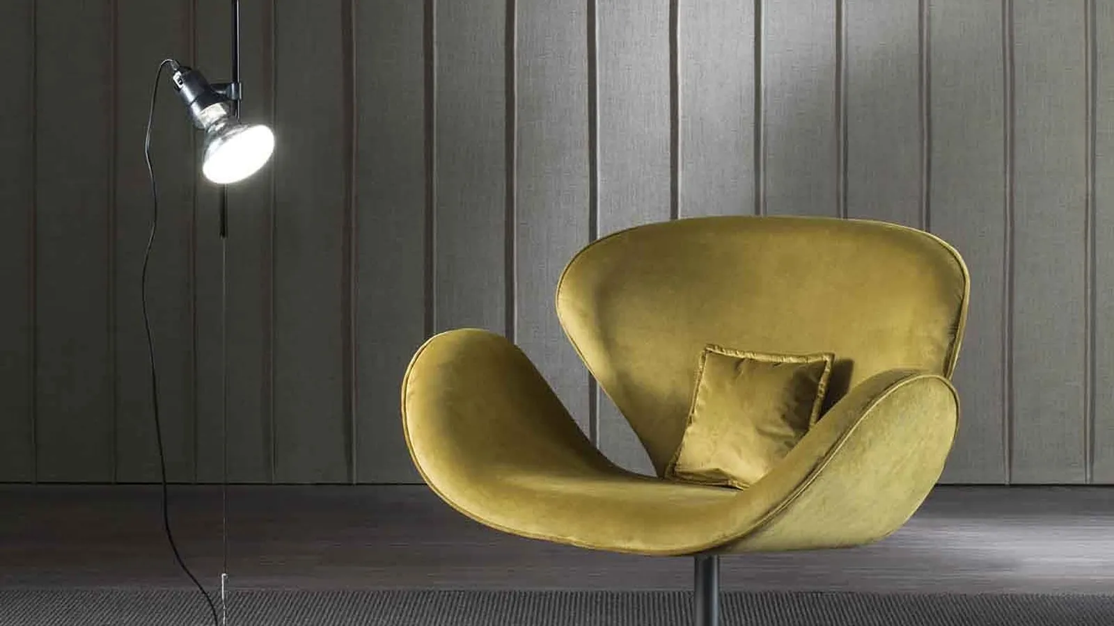 Poltroncina di design in tessuto Tulipano di GR Salotti