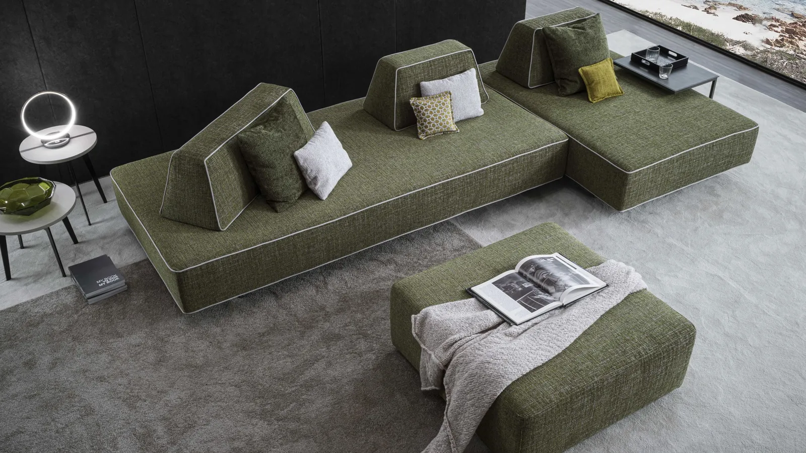 Divano in tessuto con penisola Isuledda di GR Salotti