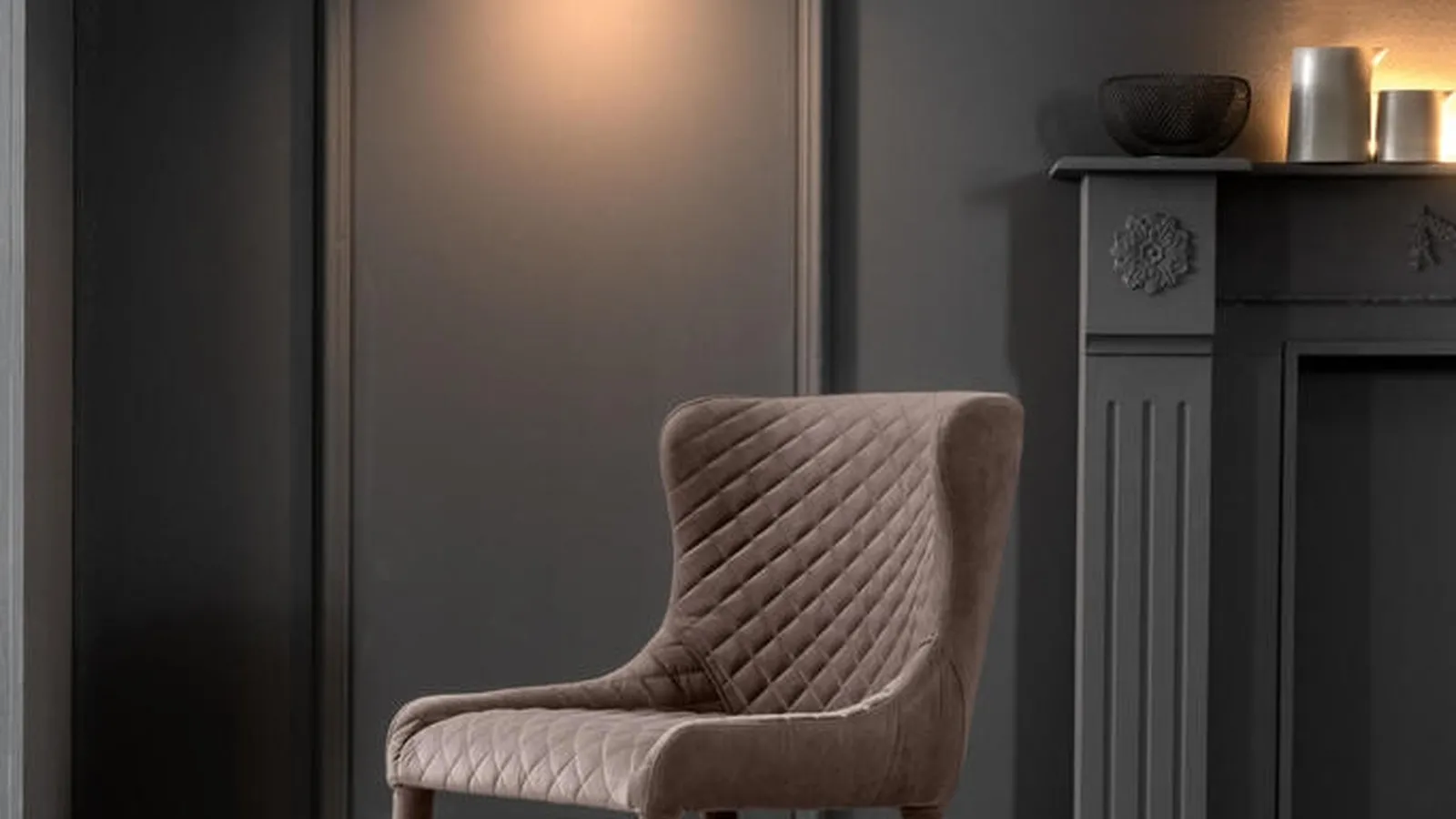 Sedia Afrodite in tessuto trapuntato e metallo Stones