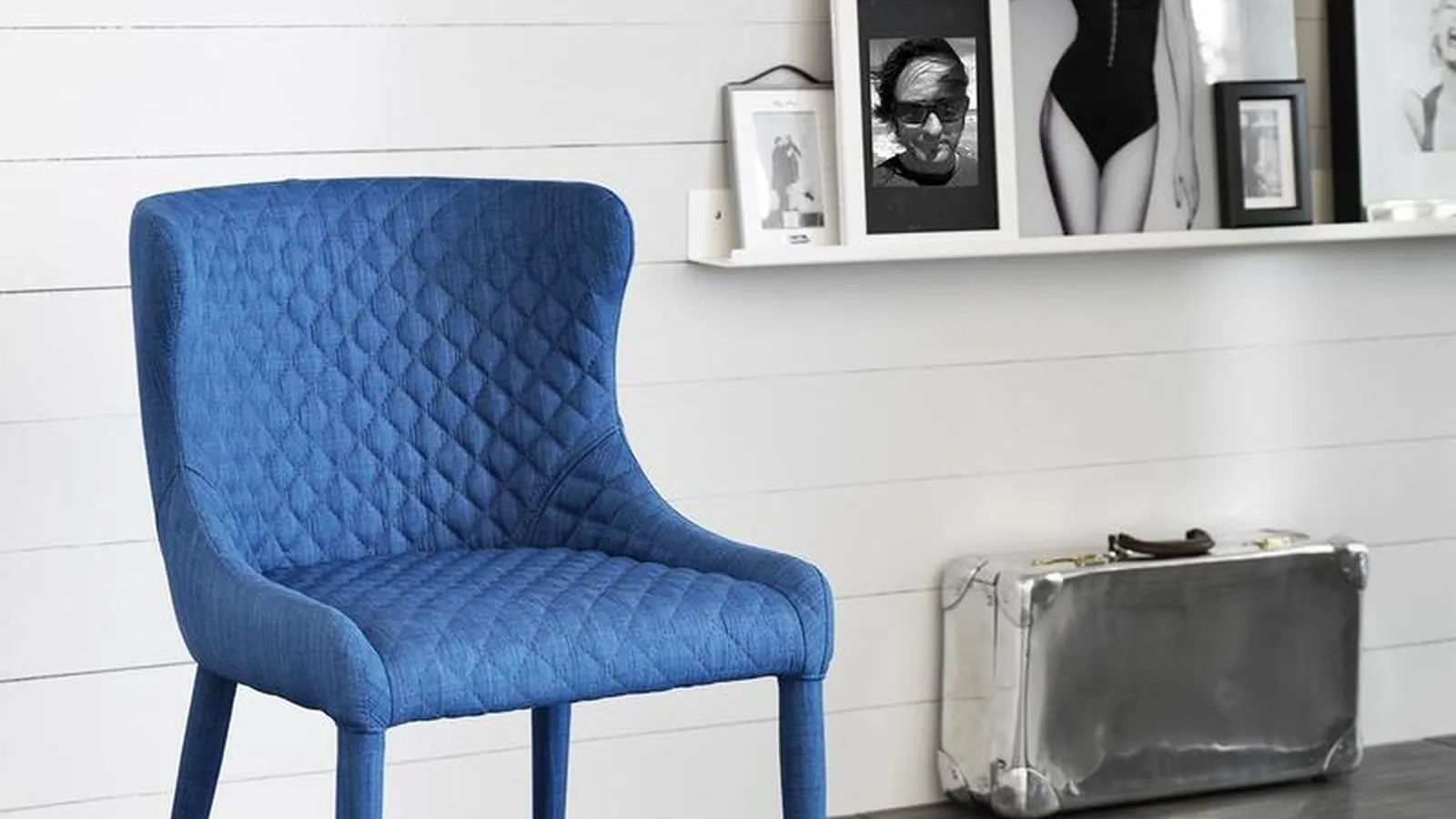 Sedia Afrodite in tessuto trapuntato e metallo Stones