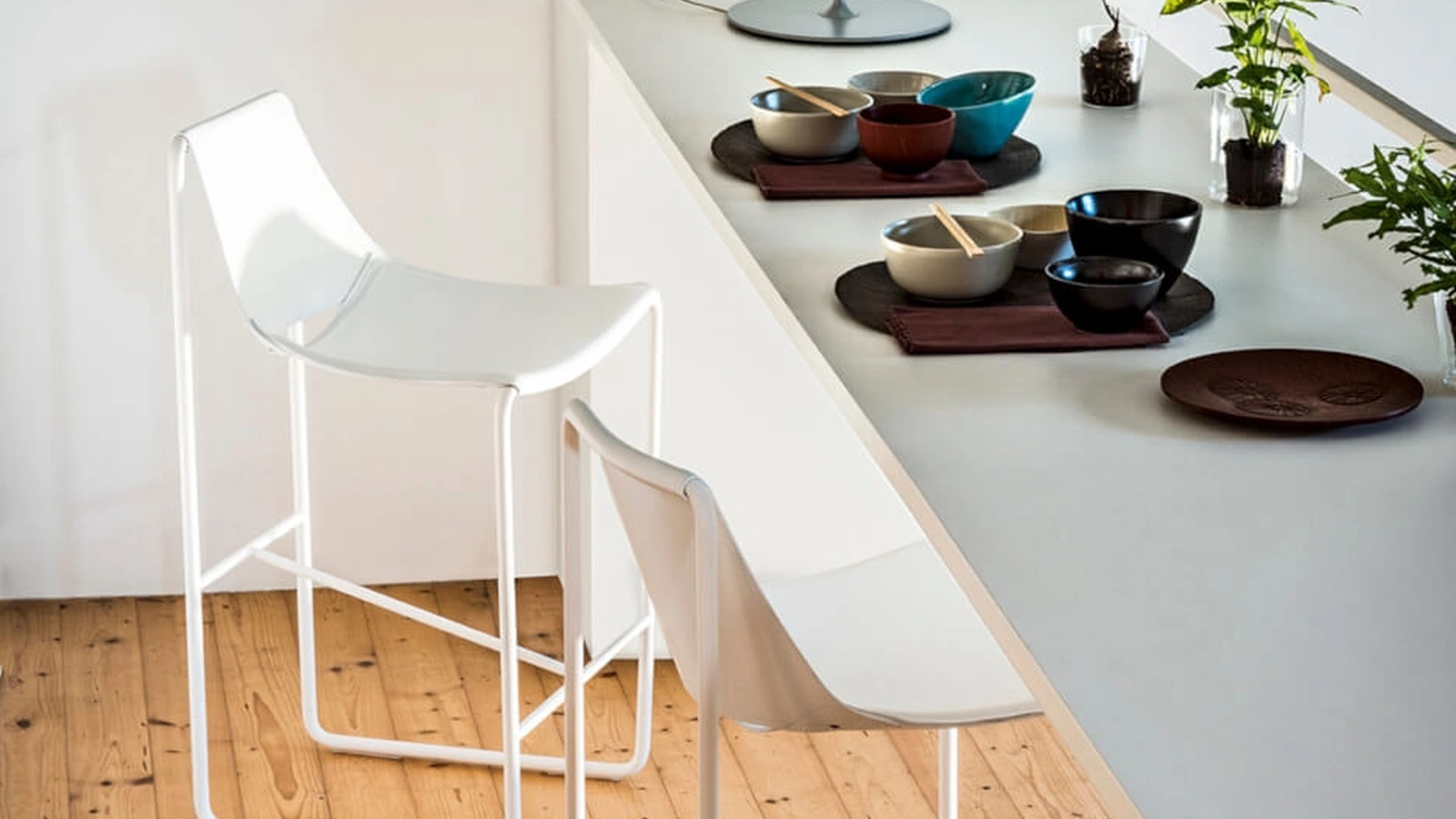 Sgabello Apelle in cuoio di Midj