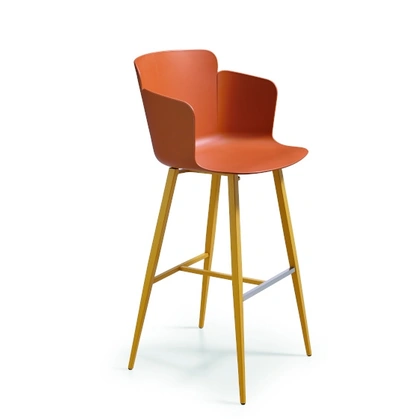 Sgabello Calla in polipropilene di Midj