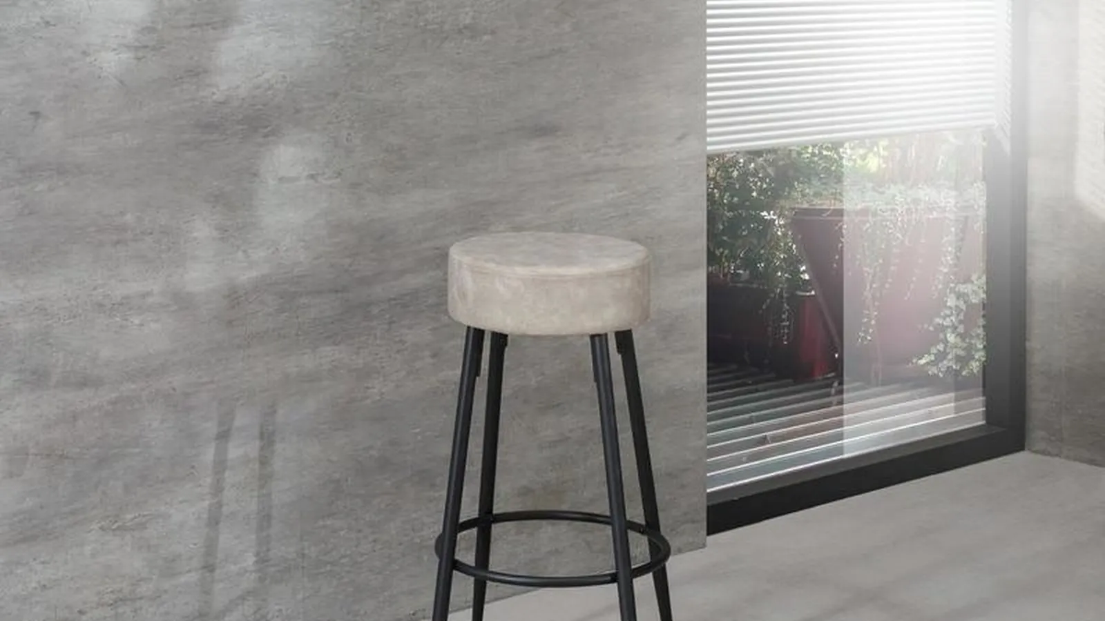 Sgabello in microfibra con gambe in metallo Greg di Stones