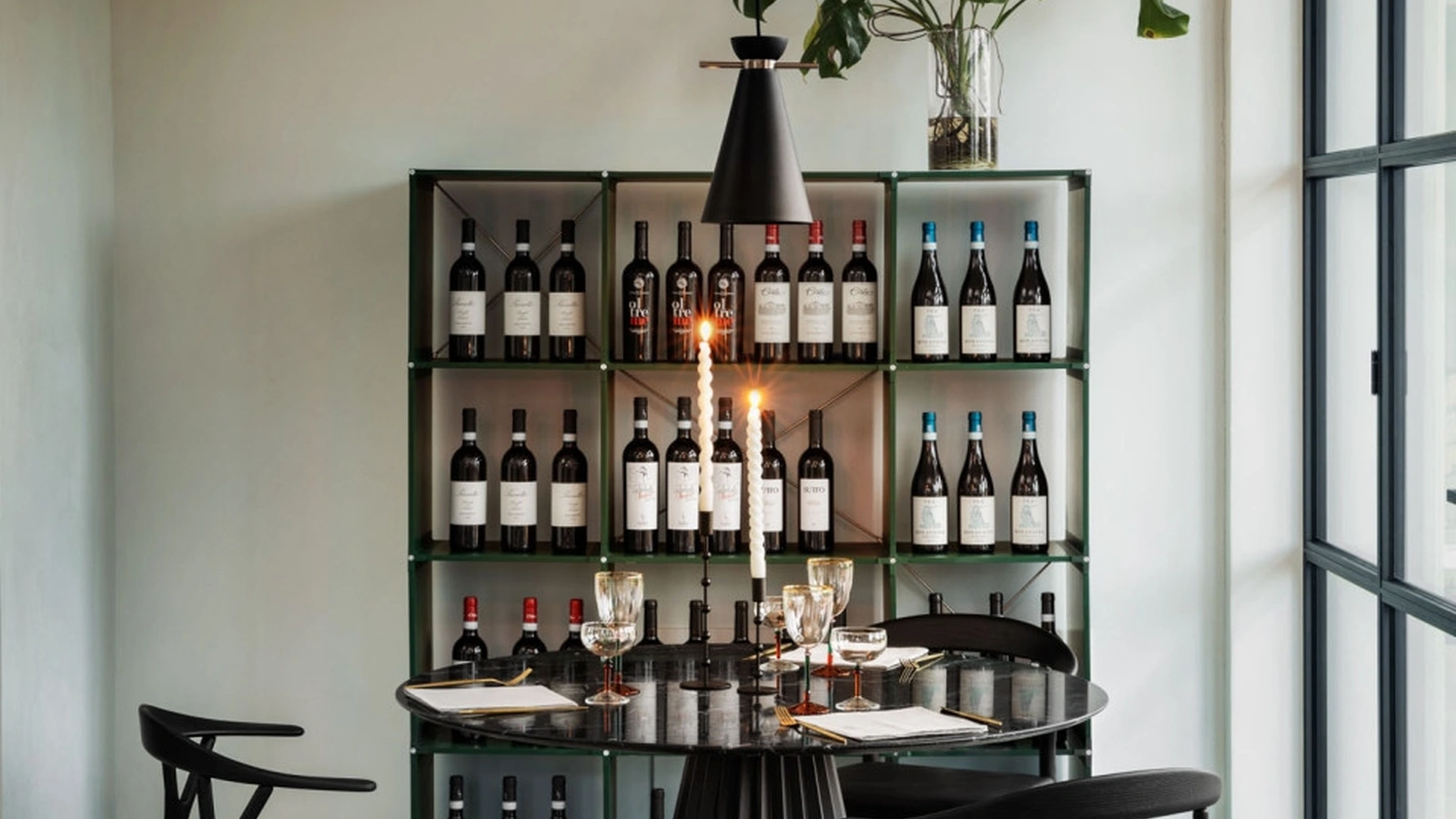 Sedia Oslo in legno con seduta in cuoio di Midj