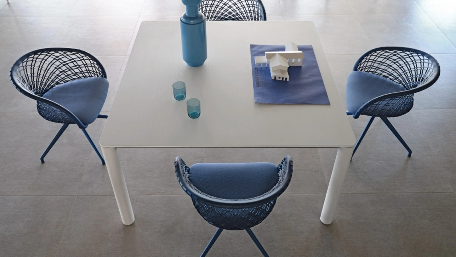 Sedia P47 in cuoio intrecciato di Midj