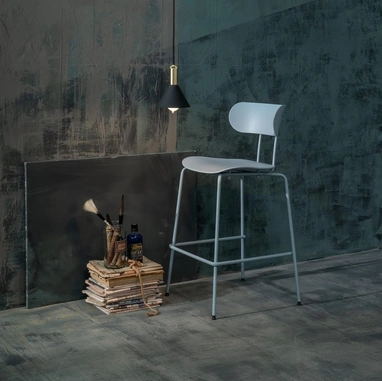 Sgabello Sam in polipropilene di Stones