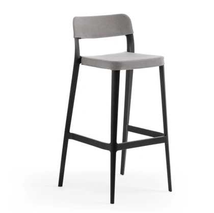 Sgabello Nenè in polipropilene e tessuto di Midj