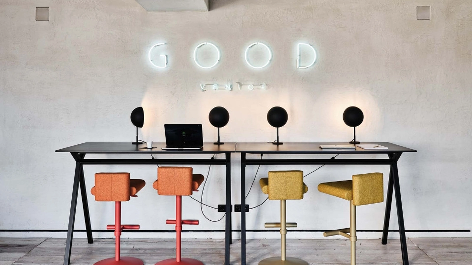 Sgabello girevole e regolabile Toy di Midj