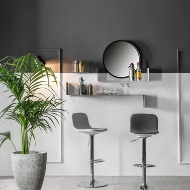 Sgabello in tessuto con struttura in metallo cromato ad altezza regolabile Jimmy di Stones