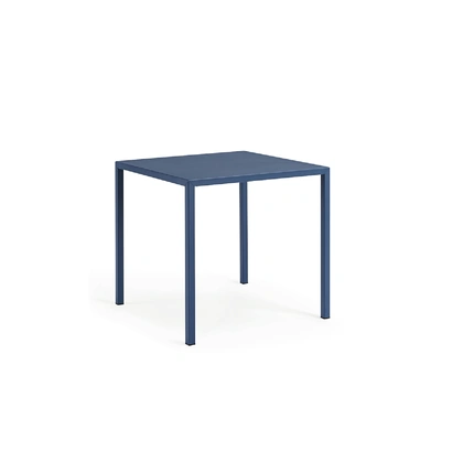 Tavolo impilabile Fold in metallo di Midj