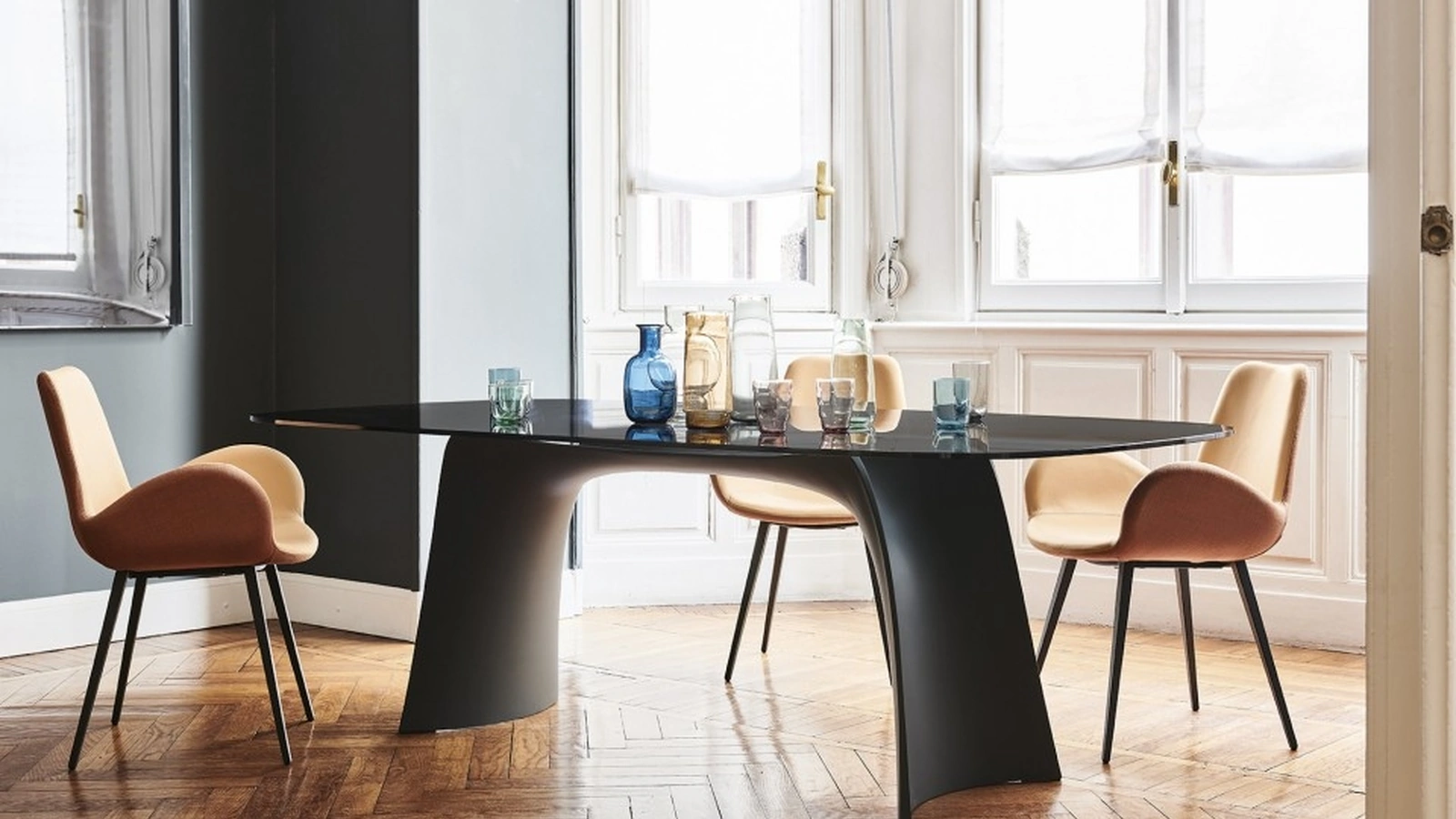 Tavolo di design con top in vetro e base in plastica Baydur di Midj